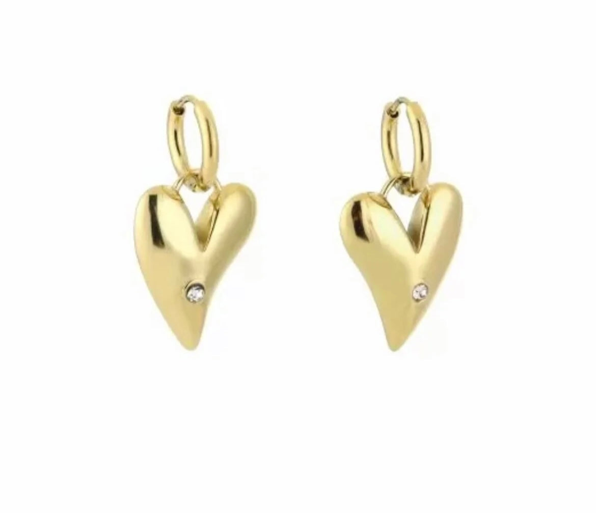 Big Love - Gouden oorringen met hartvormige hanger