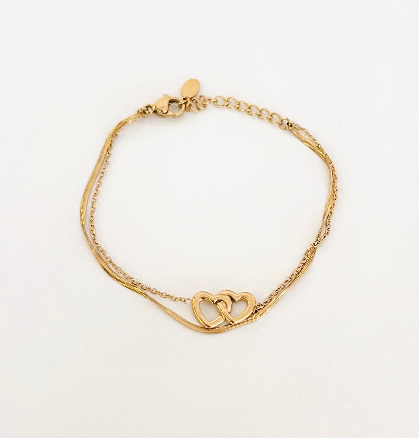 Dubbele armband met verbonden hartjes