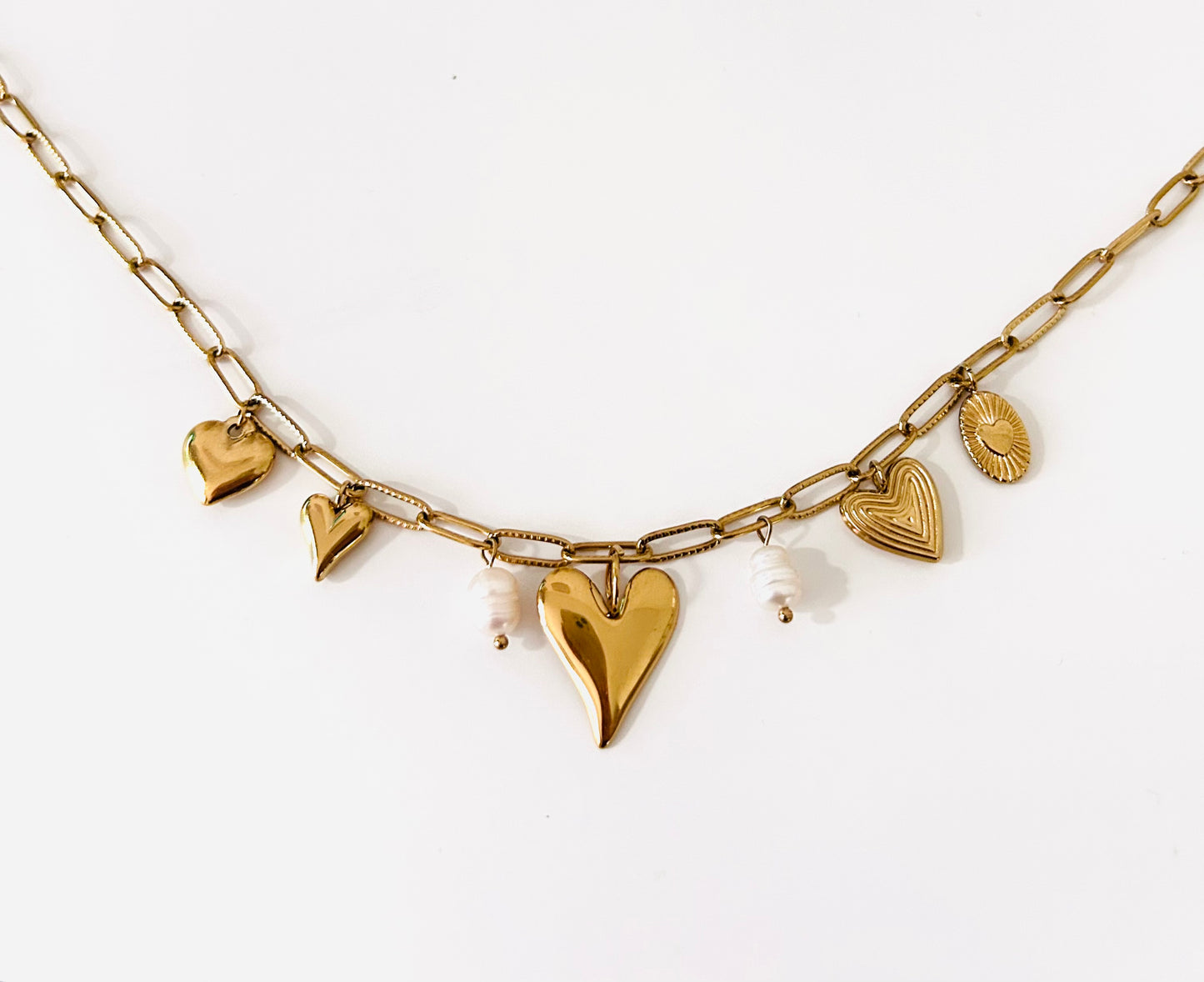 Ketting met hartjes bedels en parels