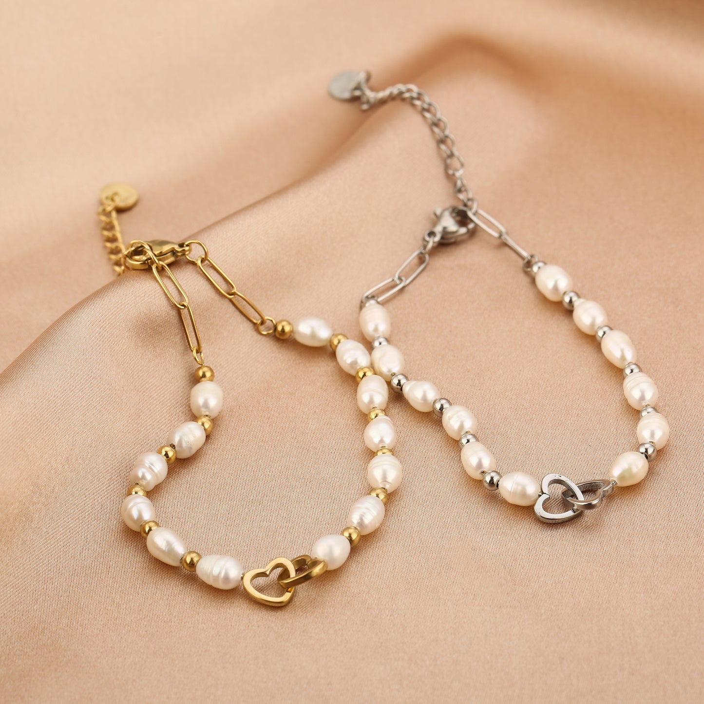 Armband met parels en hartje