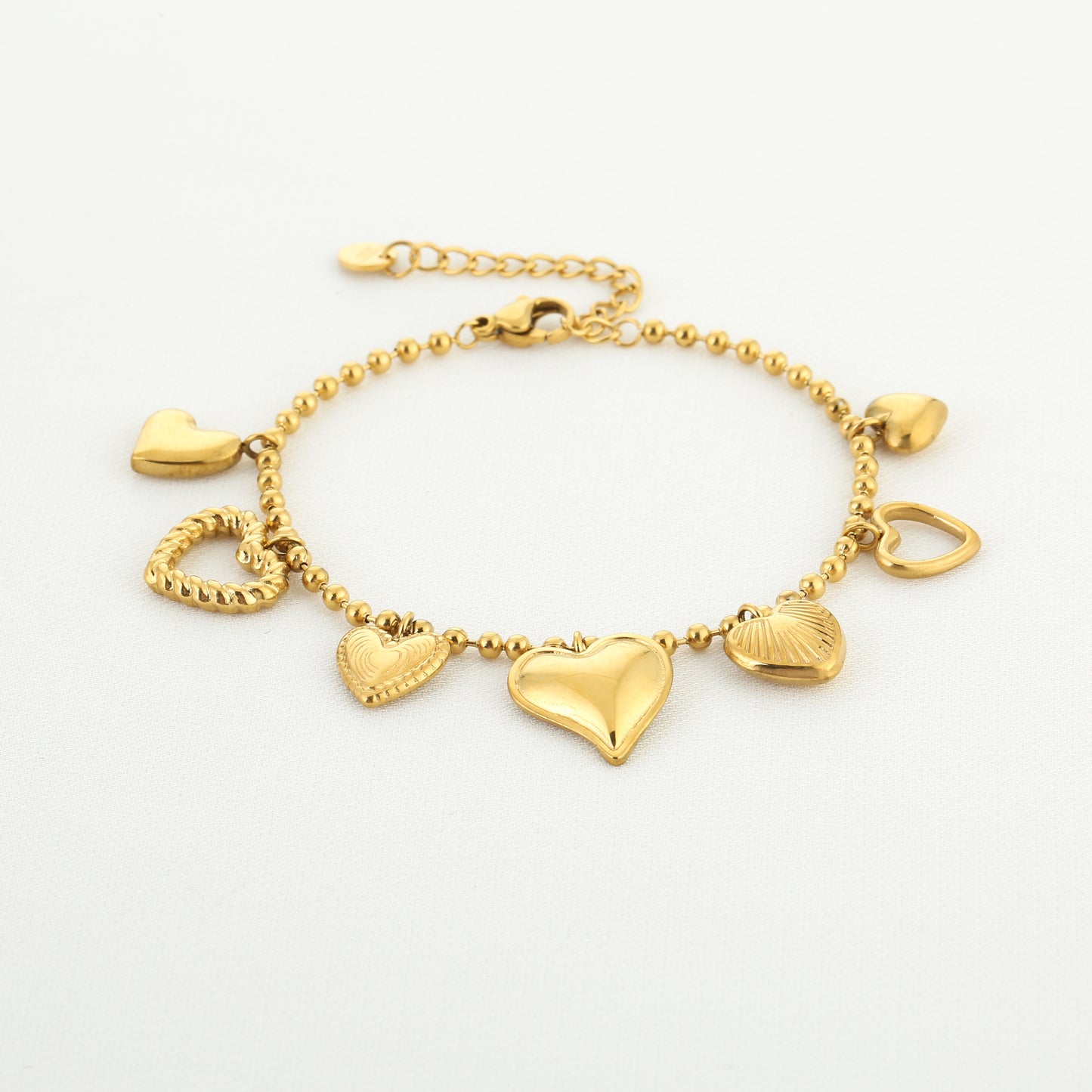 Armband met hartjes bedels