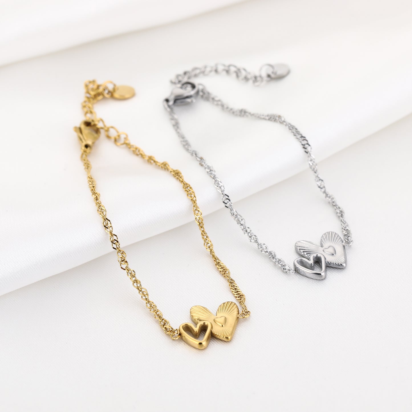 Armband met 2 hartjes