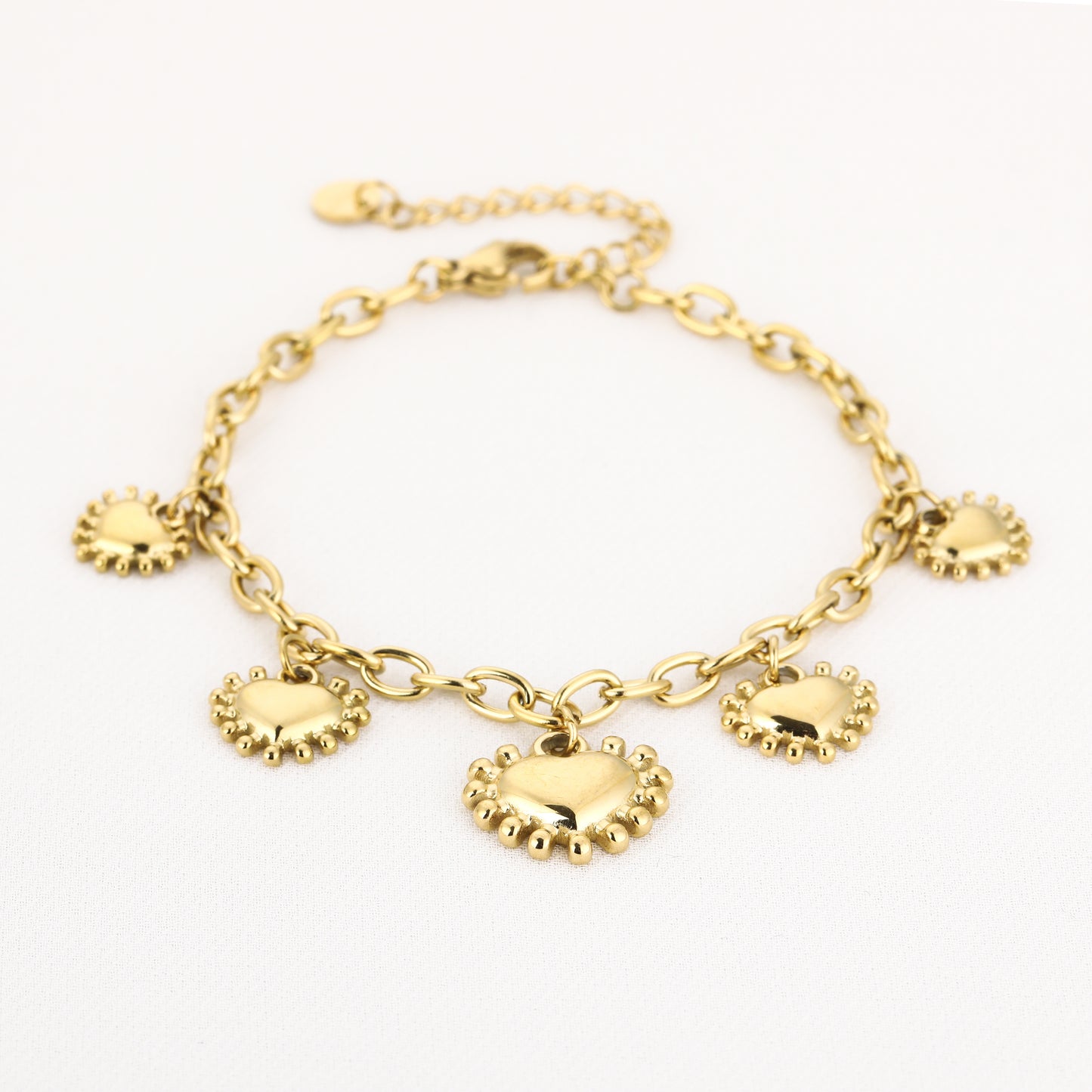Armband met hartjes bedels