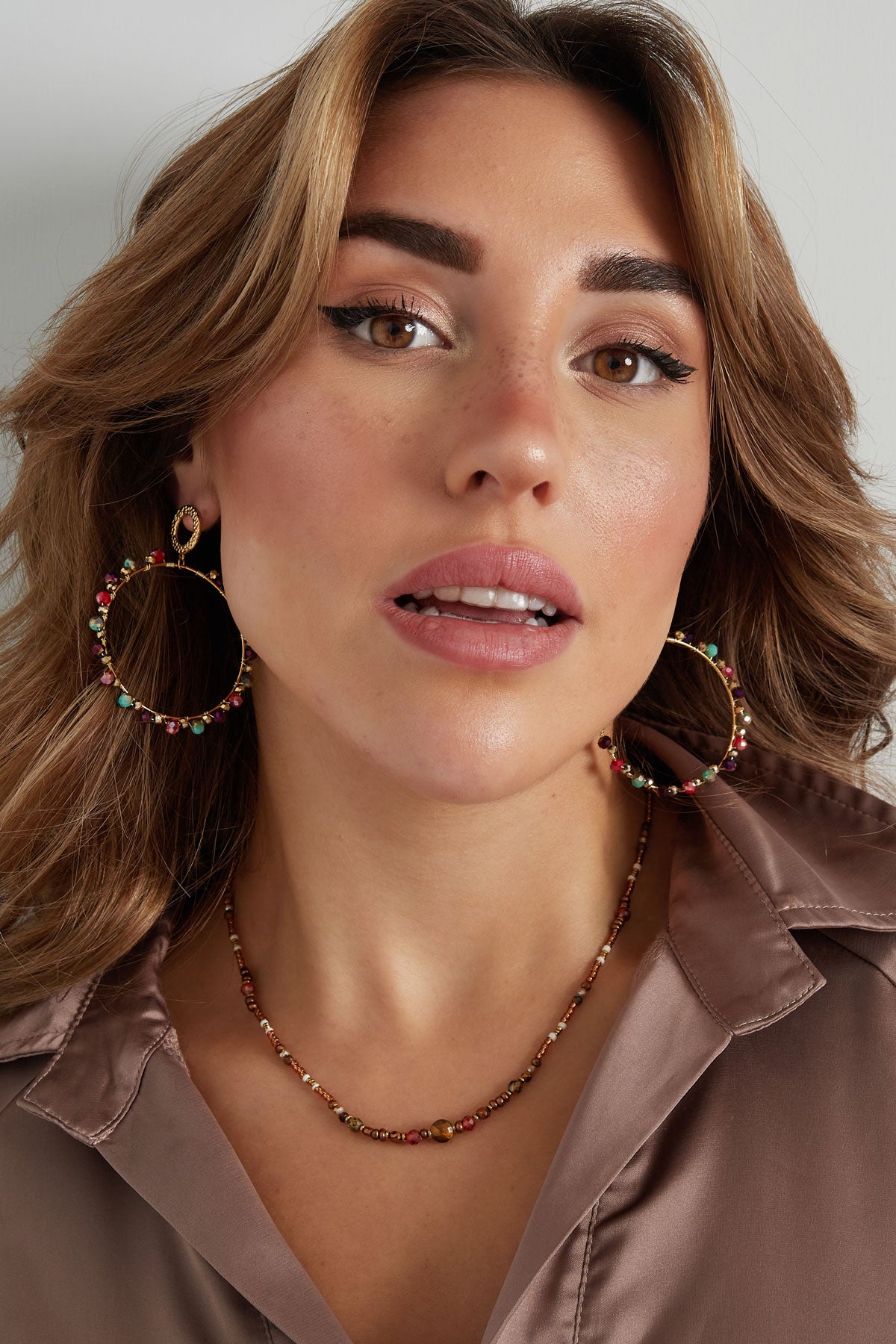 Statement oorbellen met kraaltjes