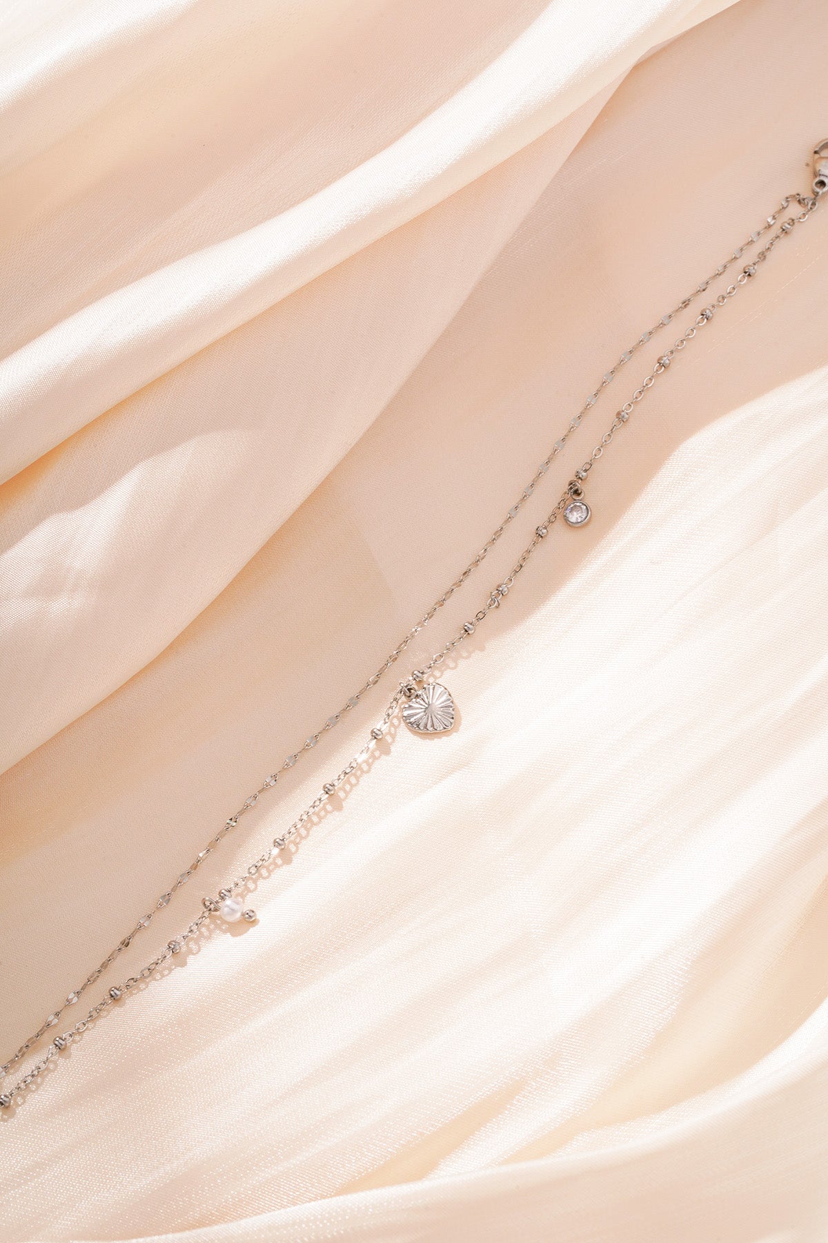 Armband met hartje en steentje