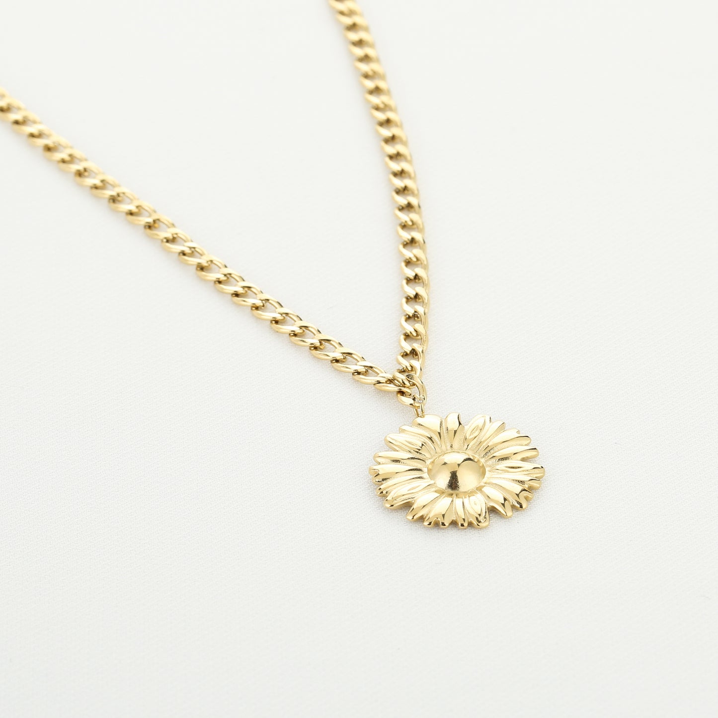 Ketting met grote bloem