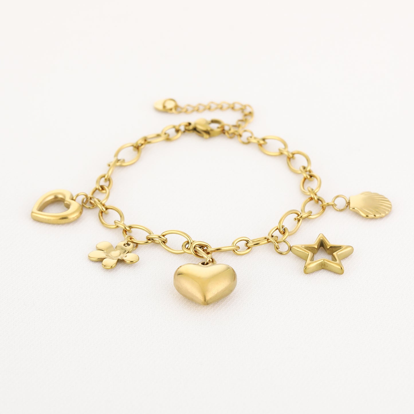 Armband met meerdere bedeltjes