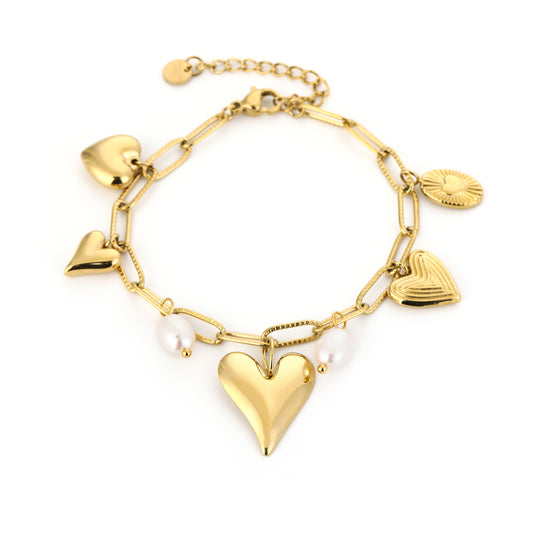 Armband met hartjes bedels en parels