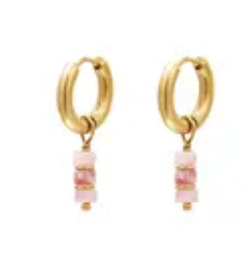 Oorringen met roze steentjes
